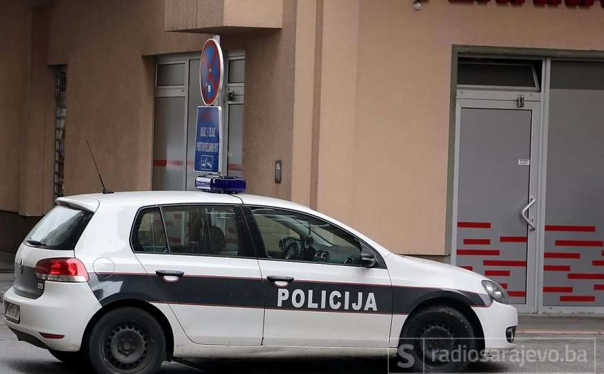 Opljačkan Amko komerc u Sarajevu, uhapšene dvije osobe s oružjem